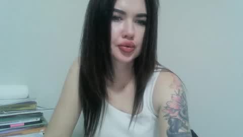 janeessa online show from April 18, 7:18 pm