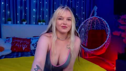 lola online show from February 12, 10:38 pm