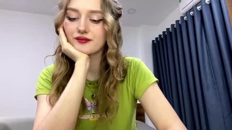 Janie online show from April 21, 11:38 am