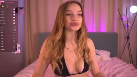 Day Alice Night Stella online show from March 27, 7:03 am