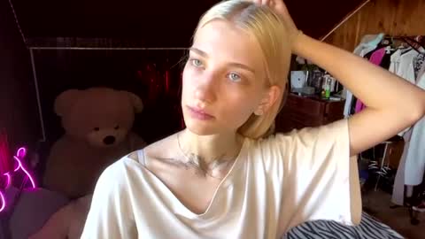 Elsa online show from August 3, 9:04 am
