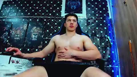 Snapshot of javiersexymann chatting on June 16, 4:59 am Javier online show from June 16, 4:59 am