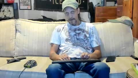 Snapshot of jay_short7863 chatting on June 8, 6:03 am O F jay short786 online show from June 8, 6:03 am