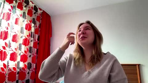 Snapshot of jaymiefeighner chatting on April 10, 11:59 am Mia online show from April 10, 11:59 am