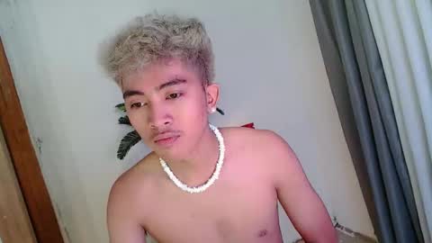 jaysee_hugecox online show from April 18, 11:25 am