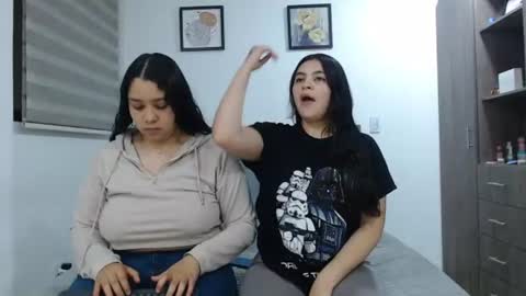 Jazmin and Scarlett online show from June 9, 9:43 am