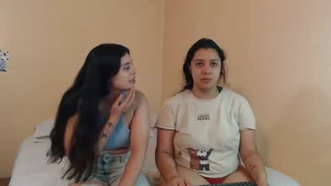 Jazmin and Scarlett online show from July 7, 7:40 pm