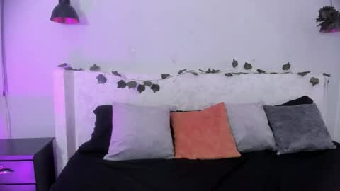 Jazmin online show from March 8, 2:04 am