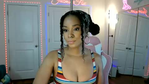 Snapshot of jazminefox chatting on May 18, 4:46 pm Jazmine Fox online show from May 18, 4:46 pm