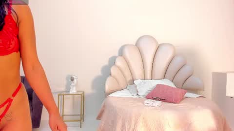Jazminrusso  online show from July 16, 6:30 am