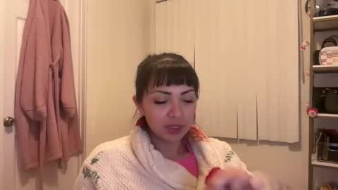 Snapshot of jazzy_lux chatting on May 19, 5:25 am jazzy_lux online show from May 19, 5:25 am