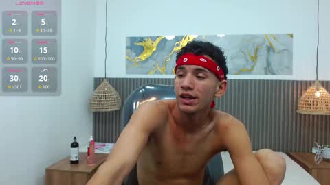 jdwhite18 online show from March 12, 4:29 am