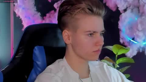 jean_wilsons online show from April 13, 11:16 am