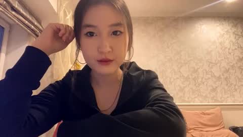 Snapshot of jeanettebrienza chatting on March 2, 12:56 pm Amelia online show from March 2, 12:56 pm