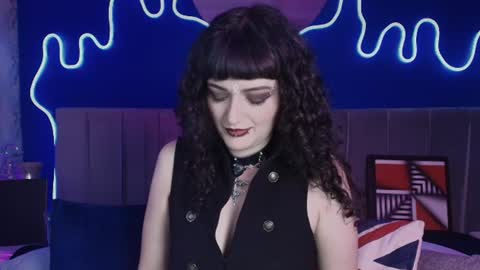 Snapshot of jeannesabatier chatting on July 1, 7:35 pm Jean online show from July 1, 7:35 pm
