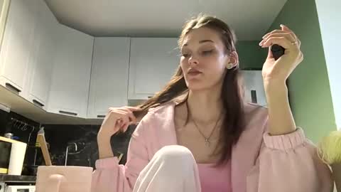 Snapshot of jeannielighter chatting on April 10, 10:20 am Hanna online show from April 10, 10:20 am