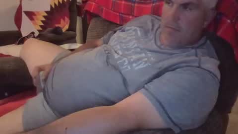 dadbody71 online show from June 14, 3:52 am