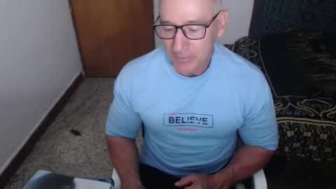 Snapshot of jefmuscletw chatting on May 31, 12:34 pm brayam online show from May 31, 12:34 pm