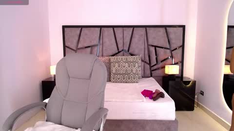 jeinnovemontenegr0 online show from March 25, 11:49 am