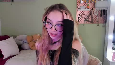Jelly  online show from June 3, 1:52 am