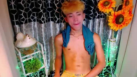 jemart_urnaughtboy online show from June 19, 1:04 pm