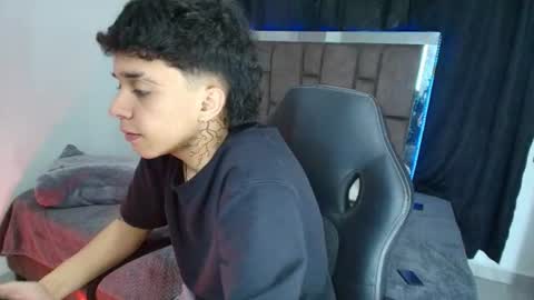 jendry_ online show from July 16, 10:05 pm