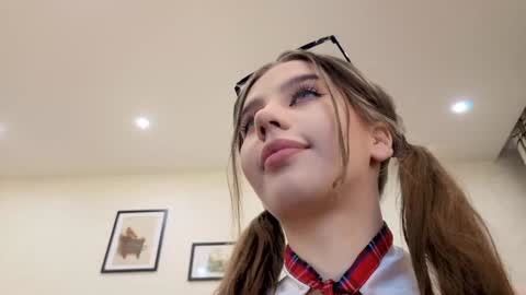 Dolly online show from November 7, 1:22 pm