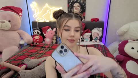 Dolly online show from December 18, 1:28 pm