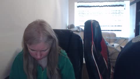 JenisAndPeter online show from April 18, 6:50 am