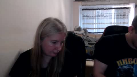 Snapshot of jenisandpeter chatting on June 20, 5:49 pm JenisAndPeter online show from June 20, 5:49 pm