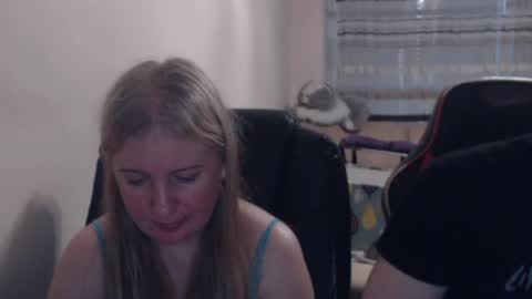 Snapshot of jenisandpeter chatting on June 21, 6:21 pm JenisAndPeter online show from June 21, 6:21 pm