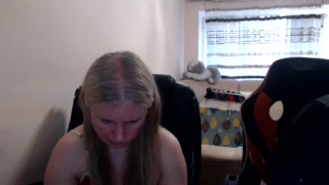 Snapshot of jenisandpeter chatting on June 24, 5:34 pm JenisAndPeter online show from June 24, 5:34 pm