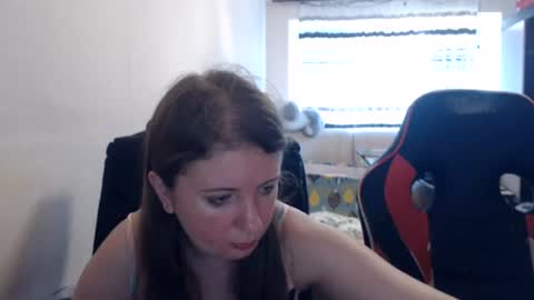 Snapshot of jenisandpeter chatting on July 7, 7:23 am JenisAndPeter online show from July 7, 7:23 am