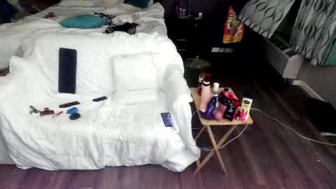 Jenna Cross online show from January 8, 11:40 pm