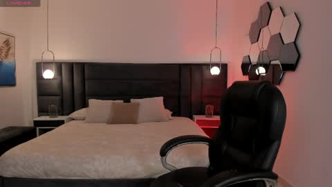 Jenna Olson  online show from April 8, 8:14 am