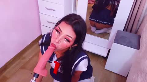 Snapshot of jenner_mills chatting on June 20, 9:39 pm Jenner online show from June 20, 9:39 pm