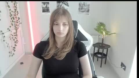Snapshot of jenniestar chatting on June 24, 12:26 pm Karla online show from June 24, 12:26 pm