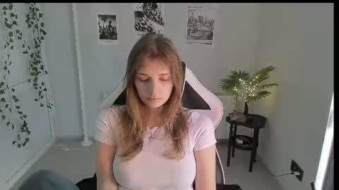 Snapshot of jenniestar chatting on July 6, 12:24 pm Karla online show from July 6, 12:24 pm