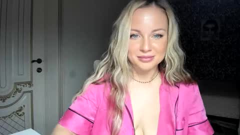 Jennifer online show from April 20, 8:43 pm