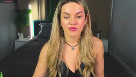 Jennifer Perezz online show from April 27, 9:07 am