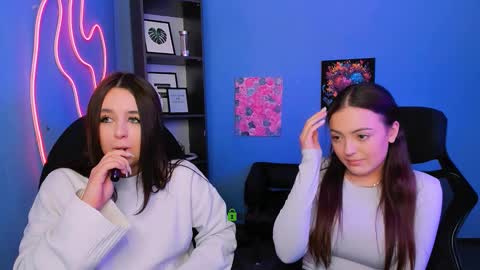 jennifer_sheil online show from February 3, 1:38 pm