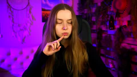 Jennifer online show from May 18, 7:41 pm