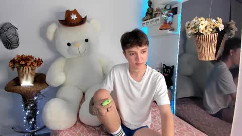 jero independent model online show from March 6, 8:22 am