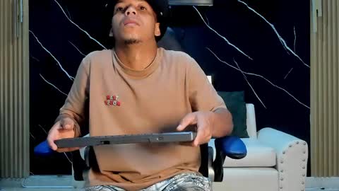 jerr_max1 online show from May 22, 11:54 pm