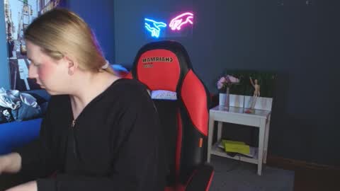 Snapshot of jes_solar chatting on September 26, 11:25 am jes_solar online show from September 26, 11:25 am