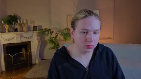 Snapshot of jes_solar chatting on October 1, 11:27 am jes_solar online show from October 1, 11:27 am