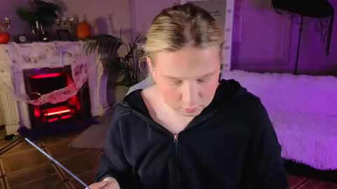 Snapshot of jes_solar chatting on October 31, 9:05 pm jes_solar online show from October 31, 9:05 pm