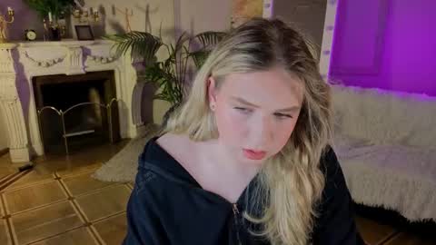 Snapshot of jes_solar chatting on November 6, 10:21 pm jes_solar online show from November 6, 10:21 pm