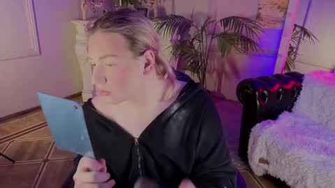 Snapshot of jes_solar chatting on November 7, 9:59 pm jes_solar online show from November 7, 9:59 pm