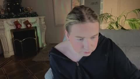 Snapshot of jes_solar chatting on December 17, 10:05 pm jes_solar online show from December 17, 10:05 pm